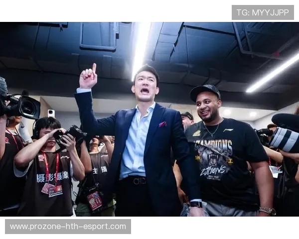 广厦20年追梦终成正果，首次捧起CBA总冠军奖杯，cba广厦球员