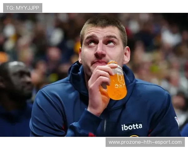 掘金约基奇勾手打进,禁区手感柔和 掘金约基奇勾手打进,禁区手感柔和